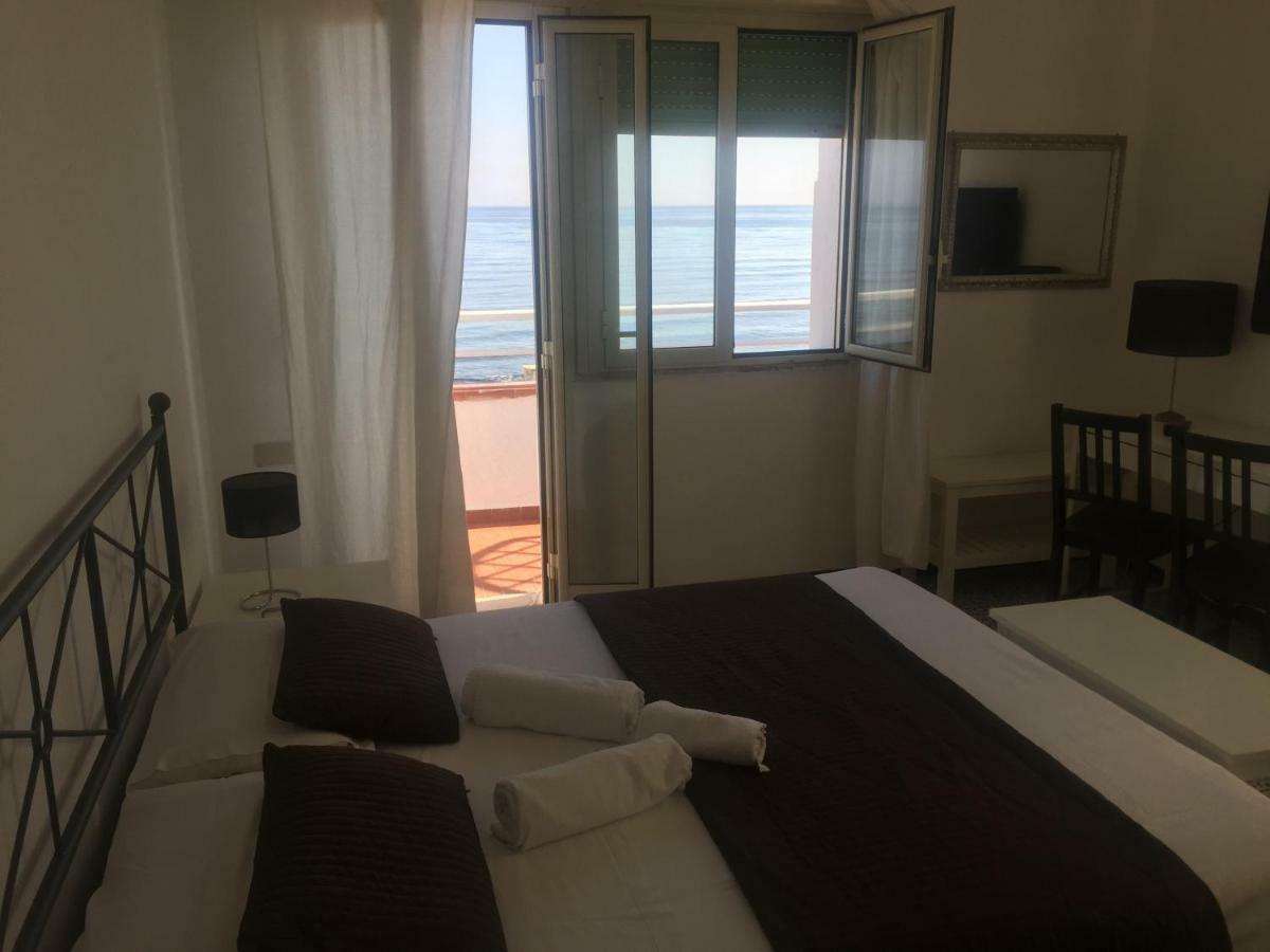 A Casa di Giuseppe 2 Bed and Breakfast Carini Esterno foto